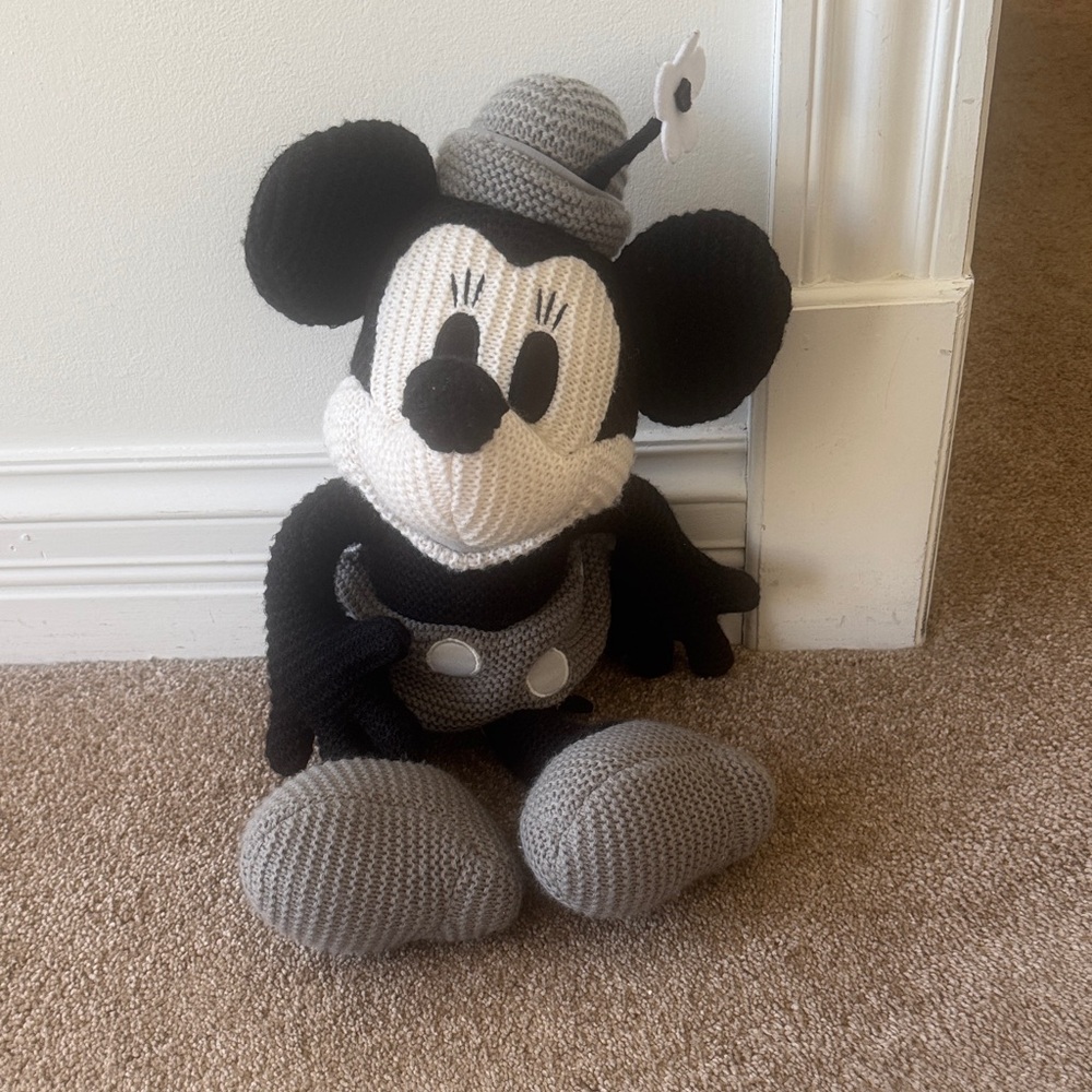 Disney Park Minnie Mouse Cozy Knit Plush